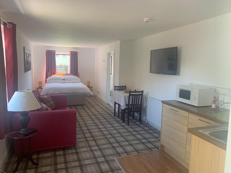 Inverness City Studio Apartment Sleeps 2 Dalneigh Exterior photo